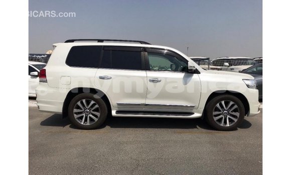 Acheter Import Voiture Toyota Land Cruiser Blanc à Import - Dubai, #<Region:0x000000000c5121b8> Acheter Import Voiture Toyota Land Cruiser Blanc à Import - Dubai, #<Region:0x000000000c5121b8>