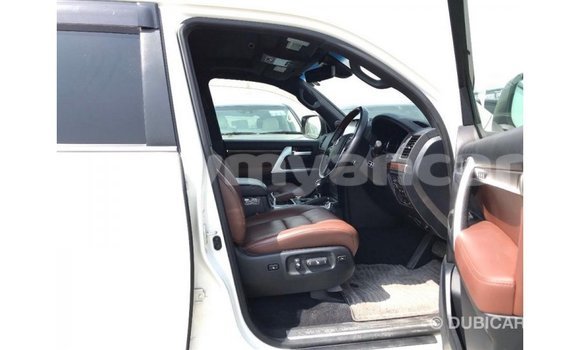 Acheter Import Voiture Toyota Land Cruiser Blanc à Import - Dubai, #<Region:0x000000000c5121b8> Acheter Import Voiture Toyota Land Cruiser Blanc à Import - Dubai, #<Region:0x000000000c5121b8>