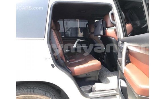 Acheter Import Voiture Toyota Land Cruiser Blanc à Import - Dubai, #<Region:0x000000000c5121b8> Acheter Import Voiture Toyota Land Cruiser Blanc à Import - Dubai, #<Region:0x000000000c5121b8>