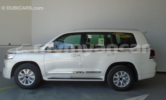 Buy Import Toyota Land Cruiser White Car in Import - Dubai in Ayeyarwady Buy Import Toyota Land Cruiser White Car in Import - Dubai in Ayeyarwady