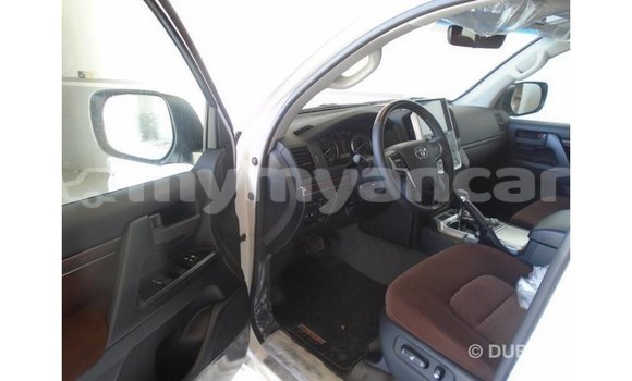 Buy Import Toyota Land Cruiser White Car in Import - Dubai in Ayeyarwady Buy Import Toyota Land Cruiser White Car in Import - Dubai in Ayeyarwady