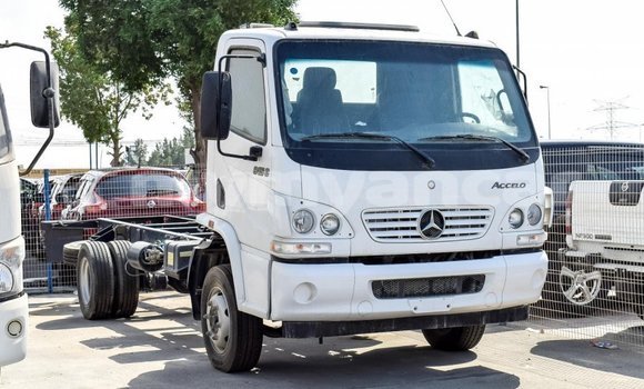 Buy Import Mercedes-Benz 190 (W201) White Car in Import - Dubai in Ayeyarwady Buy Import Mercedes-Benz 190 (W201) White Car in Import - Dubai in Ayeyarwady