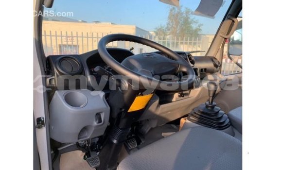 Acheter Import Utilitaire Hino 300 Series Blanc à Import - Dubai, #<Region:0x000000000c5121b8>