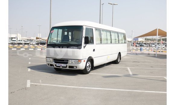 သွင်းကုန် Mitsubishi L400 White ထရပ်ကား Import - Dubai Ayeyarwady