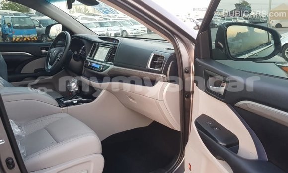 Buy Import Toyota Highlander Other Car in Import - Dubai in Ayeyarwady Buy Import Toyota Highlander Other Car in Import - Dubai in Ayeyarwady