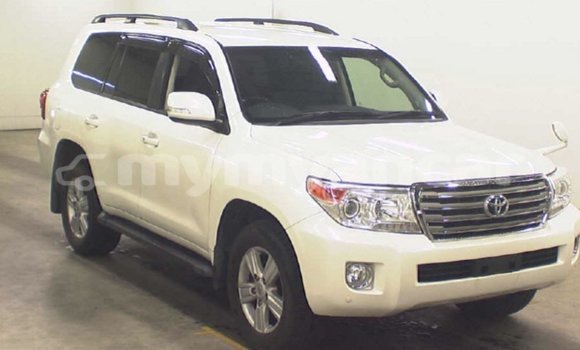 သွင်းကုန် Toyota Land Cruiser White ကား Import - Dubai Ayeyarwady သွင်းကုန် Toyota Land Cruiser White ကား Import - Dubai Ayeyarwady