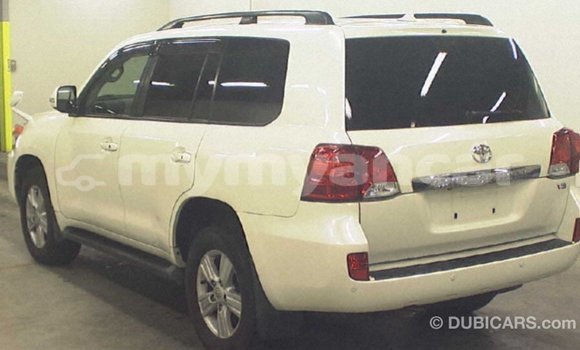 သွင်းကုန် Toyota Land Cruiser White ကား Import - Dubai Ayeyarwady သွင်းကုန် Toyota Land Cruiser White ကား Import - Dubai Ayeyarwady