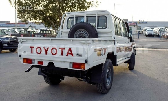 Buy Import Toyota Land Cruiser White Car in Import - Dubai in Ayeyarwady Buy Import Toyota Land Cruiser White Car in Import - Dubai in Ayeyarwady