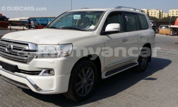 Buy Import Toyota Land Cruiser White Car in Import - Dubai in Ayeyarwady Buy Import Toyota Land Cruiser White Car in Import - Dubai in Ayeyarwady