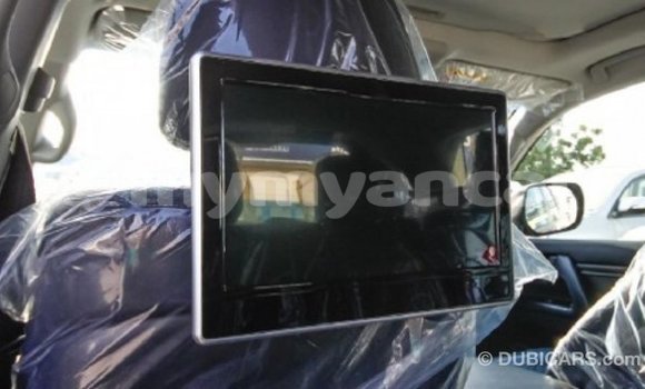 Buy Import Toyota Land Cruiser White Car in Import - Dubai in Ayeyarwady Buy Import Toyota Land Cruiser White Car in Import - Dubai in Ayeyarwady