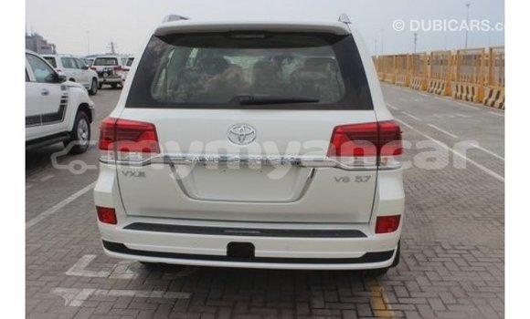 Buy Import Toyota Land Cruiser White Car in Import - Dubai in Ayeyarwady Buy Import Toyota Land Cruiser White Car in Import - Dubai in Ayeyarwady