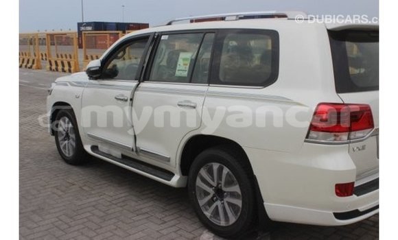 Buy Import Toyota Land Cruiser White Car in Import - Dubai in Ayeyarwady Buy Import Toyota Land Cruiser White Car in Import - Dubai in Ayeyarwady