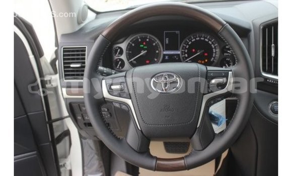 Buy Import Toyota Land Cruiser White Car in Import - Dubai in Ayeyarwady Buy Import Toyota Land Cruiser White Car in Import - Dubai in Ayeyarwady