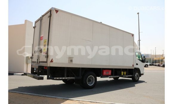 သွင်းကုန် Mitsubishi L400 White ထရပ်ကား Import - Dubai Ayeyarwady