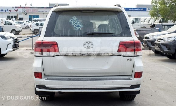 Buy Import Toyota Land Cruiser White Car in Import - Dubai in Ayeyarwady Buy Import Toyota Land Cruiser White Car in Import - Dubai in Ayeyarwady