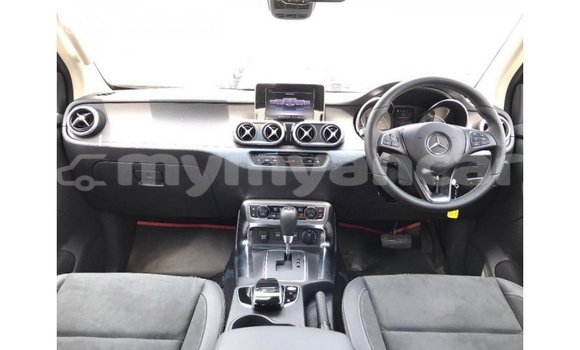 သွင်းကုန် Mercedes-Benz 250 Blue ကား Import - Dubai Ayeyarwady သွင်းကုန် Mercedes-Benz 250 Blue ကား Import - Dubai Ayeyarwady