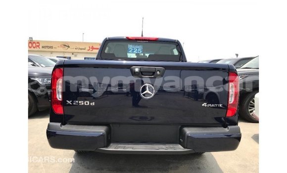 သွင်းကုန် Mercedes-Benz 250 Blue ကား Import - Dubai Ayeyarwady သွင်းကုန် Mercedes-Benz 250 Blue ကား Import - Dubai Ayeyarwady